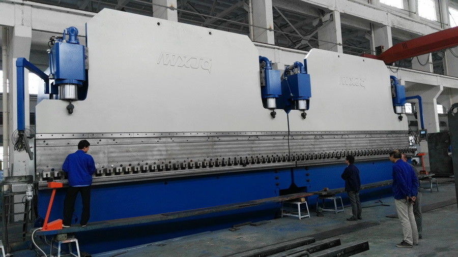 Automatyczna hydrauliczna prasa krawędziowa CNC Tandem 415V / 50Hz 20 metrów 30 - 180 stopni