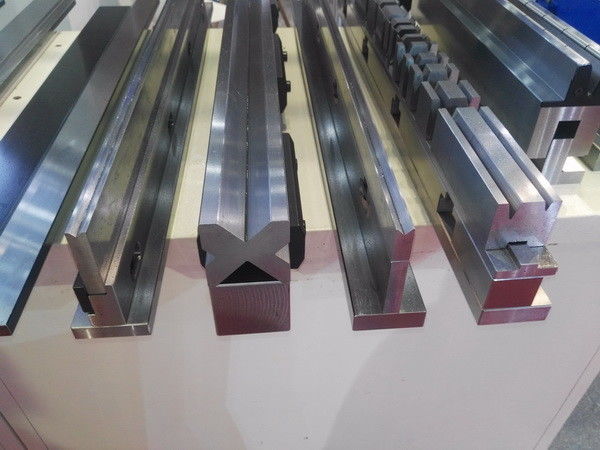 Forming Bending Hydraulic Press Tools Obróbka cieplna Multi V Otwór
