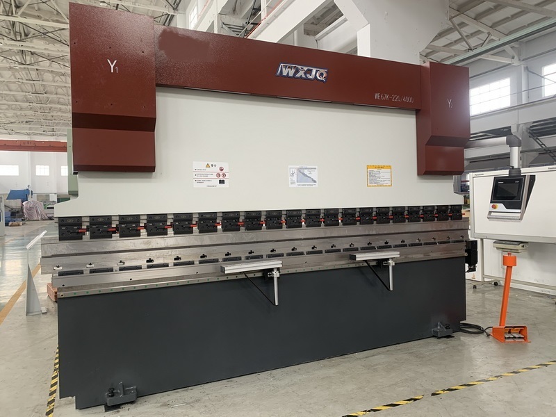 Najnowsze blogi firmy Czy prasy krawędziowe CNC radzą sobie z długimi i grubymi płytami? Jak zapewnia się bezpieczeństwo operatora?