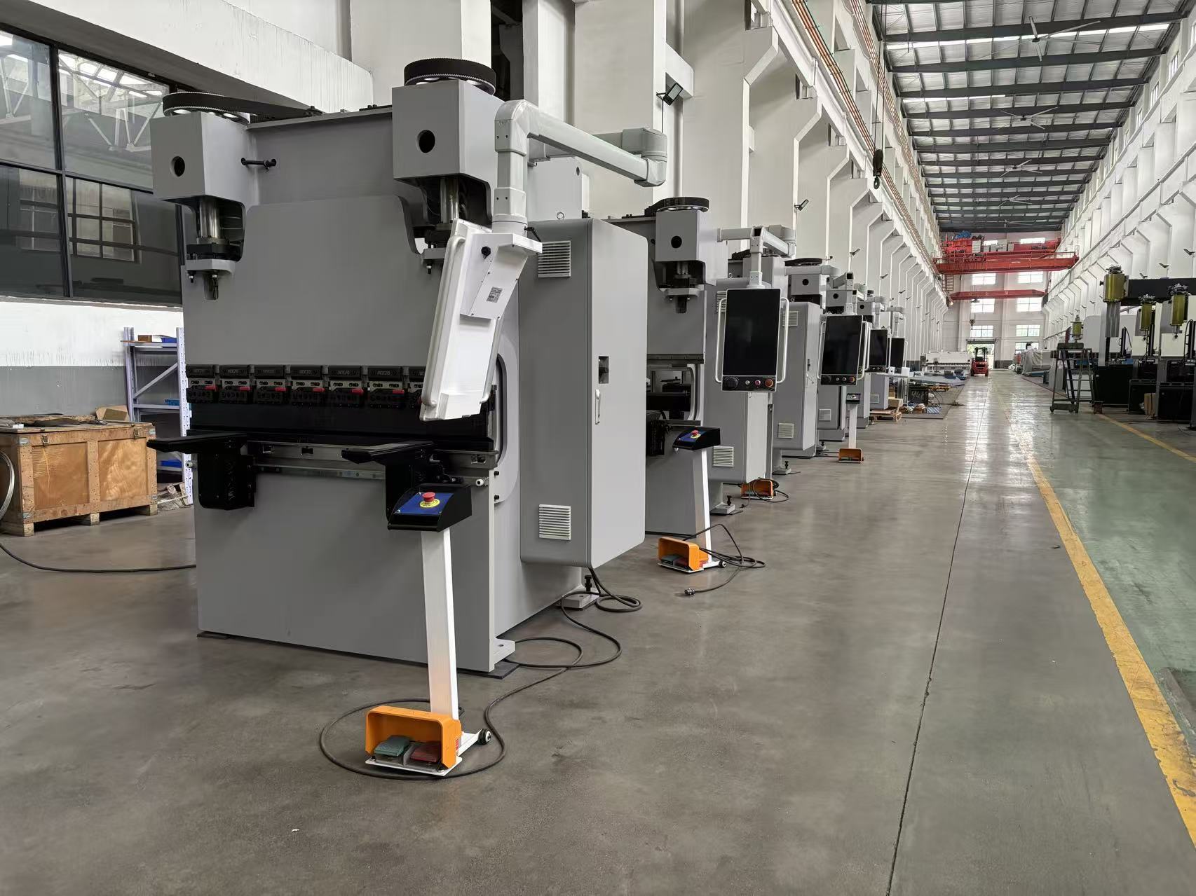 Najnowsze blogi firmy What Press Brake Tooling Should You Choose for Stainless Steel, Carbon Steel and Aluminum Bending?