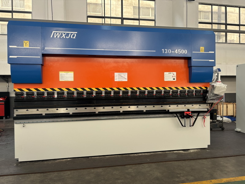 Najnowsze blogi firmy How to Choose the Right Press Brake Machine for Different Sheet Metal Thicknesses and Materials