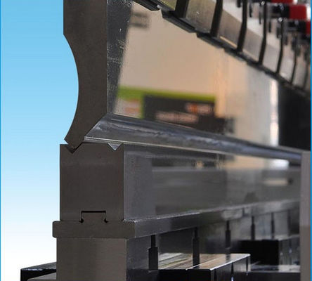 kupować 42CrMo LVD Prasa krawędziowa Oprzyrządowanie o długości 3,2 M Długość dolna matryca do gięcia blachy stalowej online manufacture