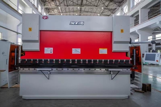kupować 135T Mechaniczna CNC Hydraulic Press Brake Machine 3200mm Długość gięcia online manufacture