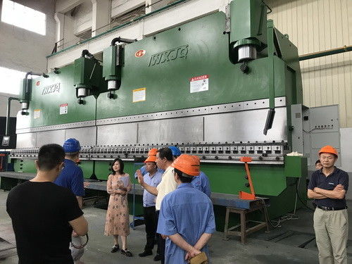 kupować Tandem Press Brake with Max Open Height 300-1500 Mm, Table Length 2000-12000 Mm, and Max Bending Angle 30-180 Degrees online manufacture