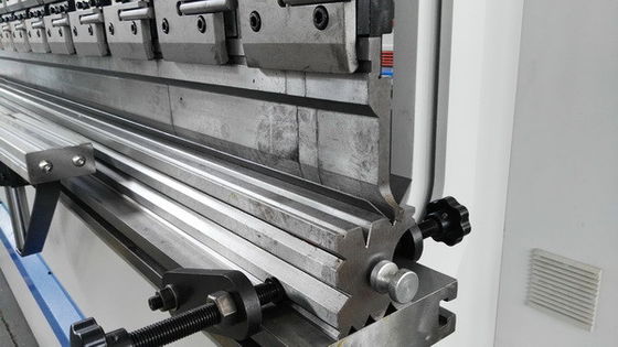 kupować Wysoka wytrzymałość 30 stopni ostre wykrawanie 125T Prasa krawędziowa 42CrMo Kucie materiału online manufacture