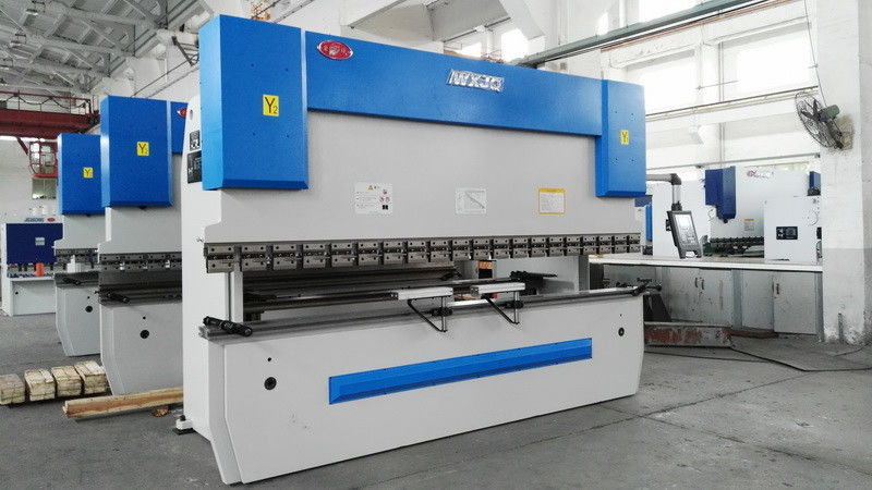 Prasa krawędziowa ze stali nierdzewnej o grubości 0,2 "125Ton Pełna prasa krawędziowa CNC