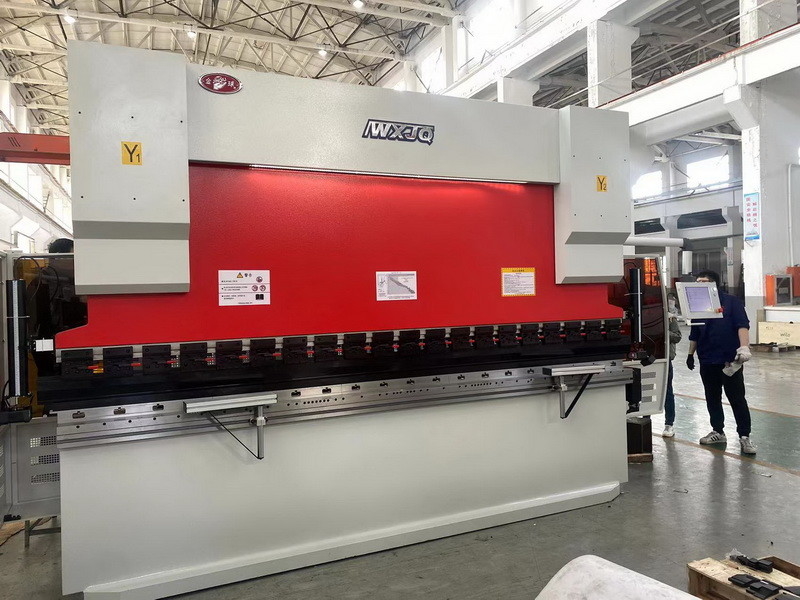 135T Mechaniczna CNC Hydraulic Press Brake Machine 3200mm Długość gięcia