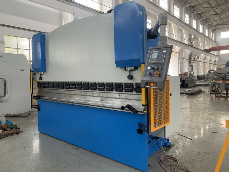 125T WE67Y Hydraulic Press Brake Kapacity 130T Metal Sheet Forming Machine