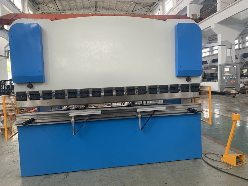 125T WE67Y Hydraulic Press Brake Kapacity 130T Metal Sheet Forming Machine