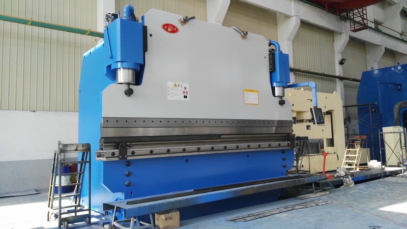 500T Siła CNC hydrauliczne hamulce używające na metalu Fabrykacja, fabryki samochodowe