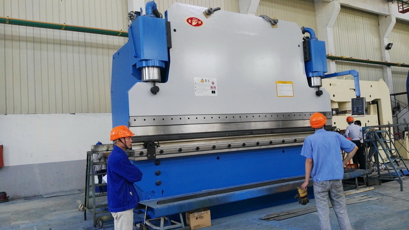 500T Siła CNC hydrauliczne hamulce używające na metalu Fabrykacja, fabryki samochodowe