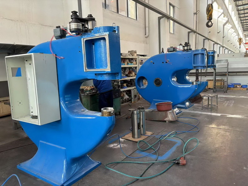 Maszyna Kraftformer MC665 Hammer 6mm Arkusz aluminiowy & 2mm Stal nierdzewna