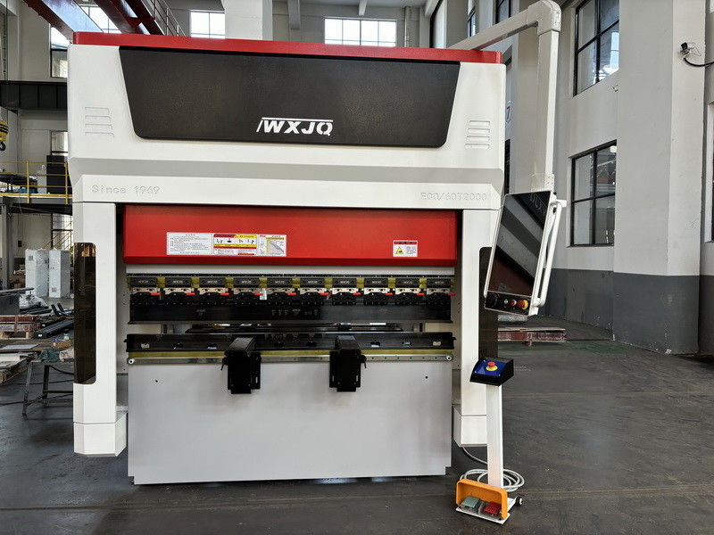 Nowy typ 60T CNC Servo Press Brake 2m Długość Stolik roboczy z gięciem 2,5 mm ze stali nierdzewnej