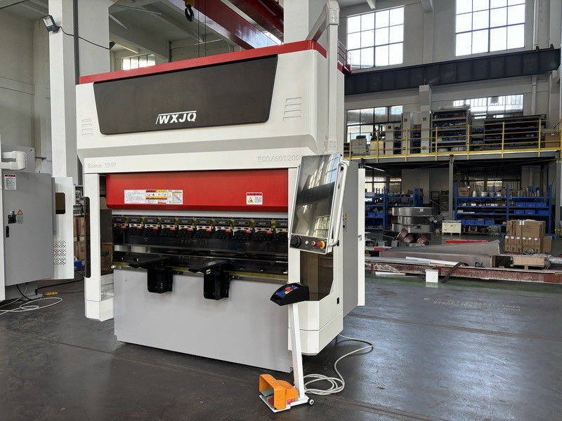 Nowy typ 60T CNC Servo Press Brake 2m Długość Stolik roboczy z gięciem 2,5 mm ze stali nierdzewnej