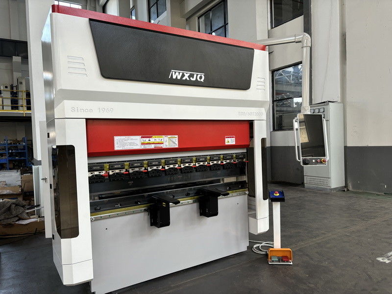 Nowy typ 60T CNC Servo Press Brake 2m Długość Stolik roboczy z gięciem 2,5 mm ze stali nierdzewnej