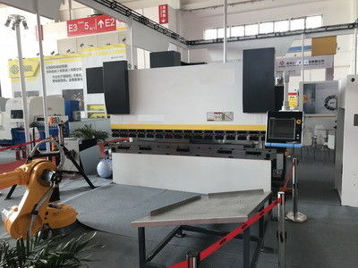 Płytka stalowa CNC Hydraulic Press Brake Bending Machine 130T