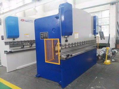 Maszyna hamulcowa z płytami metalowymi o ciśnieniu 100-400T z systemem sterowania PLC