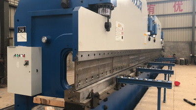Automatyczny CNC Tandem Press Brake 3000 Tons Długość stołu 12000mm Zgięcie 20mm Sheet