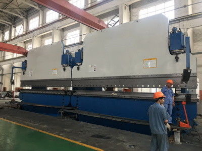 Automatyczny CNC Tandem Press Brake 3000 Tons Długość stołu 12000mm Zgięcie 20mm Sheet