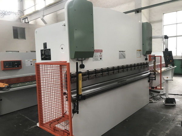125T Siła CNC hydrauliczne hamulce WE67K125/3200 Do produkcji metalu