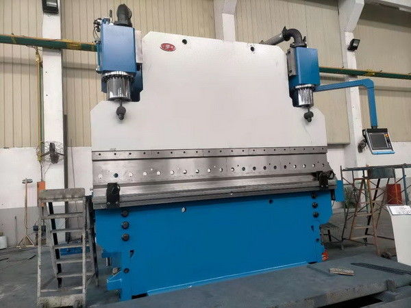 400T Silny hydrauliczny hamulca 7m Długość grubość 8mm Metalowe blachy gięcia