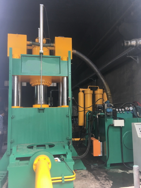 KJY200T Pionowa prasa do odlewania wirnika silnika 2000KN Siła mocowania formy