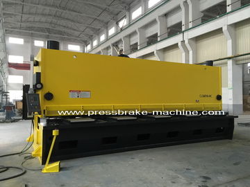 Hydrauliczne nożyce gilotynowe hydrauliczne o mocy 30 kw. Arkusz blachy stalowej z serii QC11K