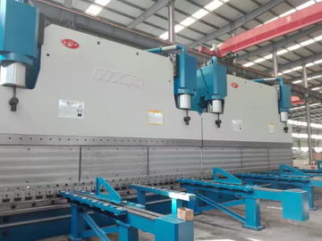 Automatyczny 1300T CNC Tandem Hydraulic Press Brake 415V/50Hz Długość gięcia 20 metrów