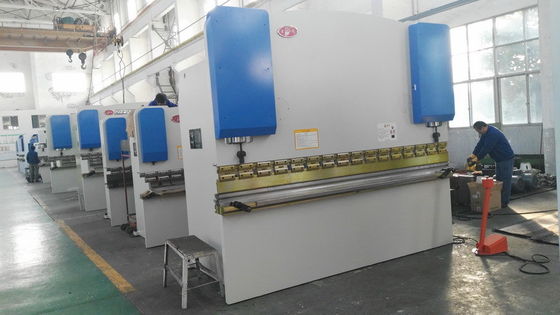 7.5KW Sterownik PLC do giętarki do blachy o nacisku 100-400T do ciężkich zastosowań gięcia metalu