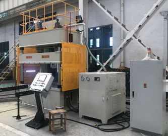 Głębokie drzwi samochodu ciągnącego 200T Maszyna hydrauliczna Serwosilnik 2x1,5m Stół roboczy